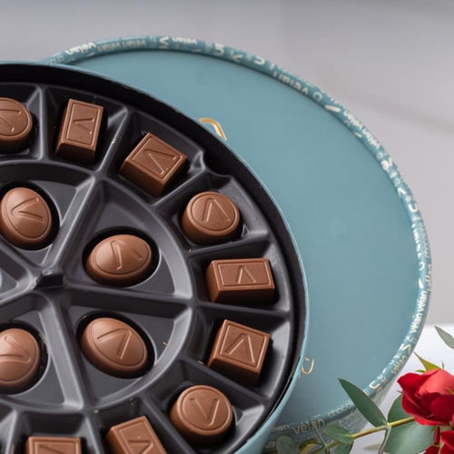 شوكولاتة كلاسيك من فيلان مع أزهار البيبي جوري