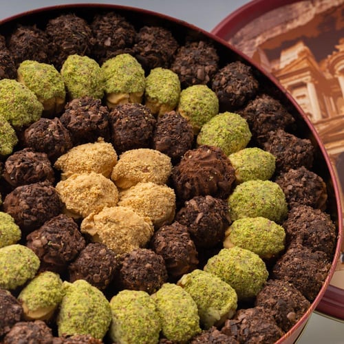 باقة الجوري الدافئة مع بيتي فور مشكل من باب شرقي