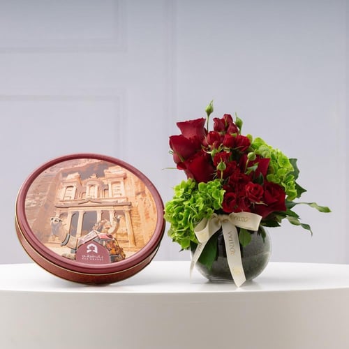 فازة الجوري الأنيقة مع بيتي فور مشكل من باب شرقي