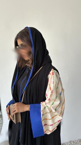 عباية لامار اسود مع كم بيخ بتدخيله ازرق