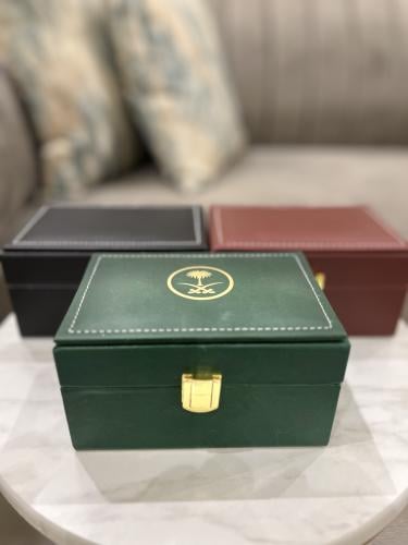 علب جلد ايطالي فاخره حجم ثمن كيلو