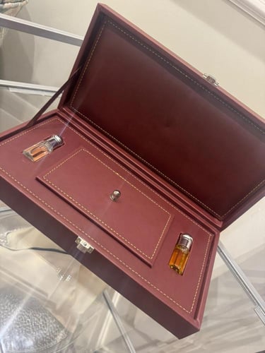 شنطة جلد مع العود والادهان