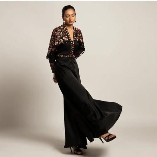 فستان اسود مورد