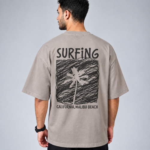 تيشرت رصاصي رجالي اوفر سايز داكن بطبعة "Surfing" السوداء الأمامية والخلفية، خامة قطن 75% وبوليستر 25%