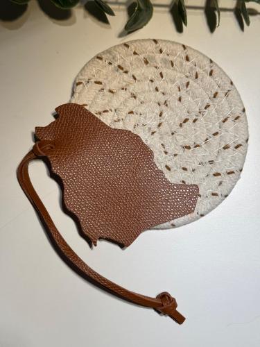 قاعدة كوب مع تعليقة شنطة او سيارة (خريطة المملكة)