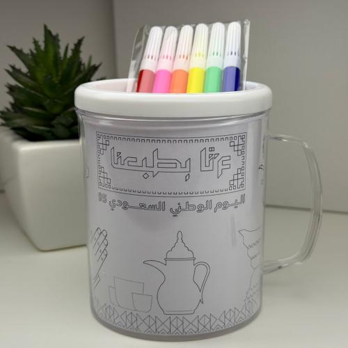 كوب مع ورقة والوان