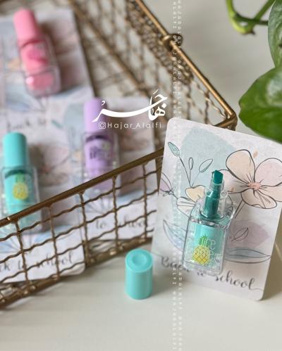 قلم تأشير على شكل مناكير