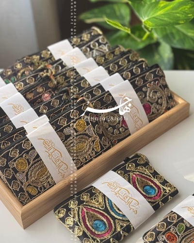 12 شنطة صغيرة