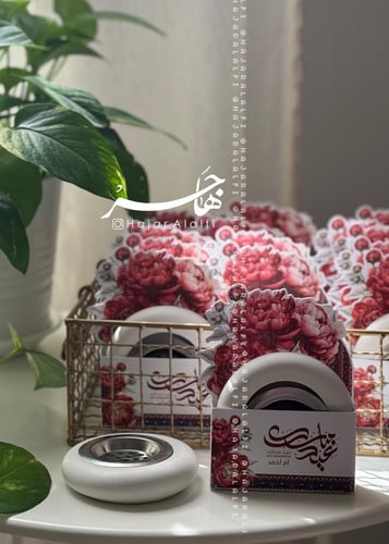 مبخرة مع ثيم الورد الأحمر