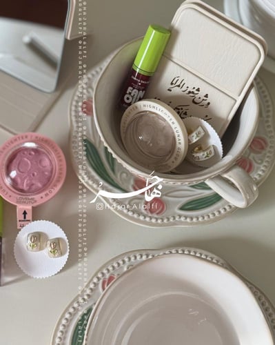 فنجان ( وردة التوليب )