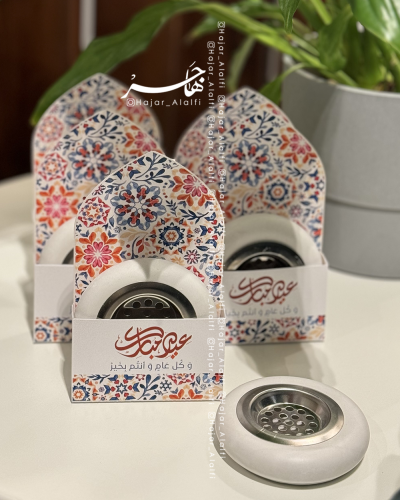 مبخرة من الجبس مع علبة باللون البرتقالي