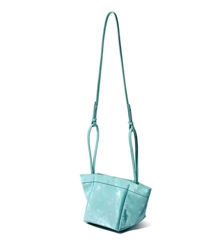 حقيبة ڤيلڤيت شامواه بطباعة حروف مجانية