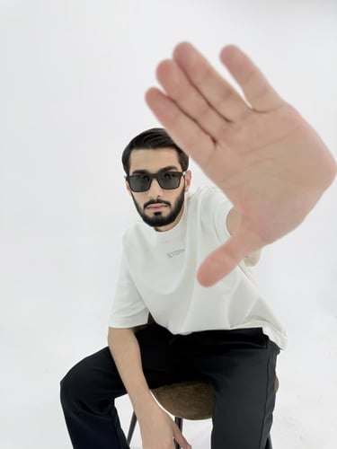 تيشيرت ستورم مطرز أبيض