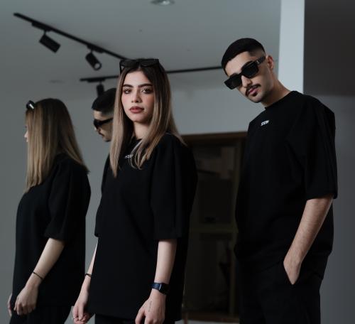 تيشيرت أسود