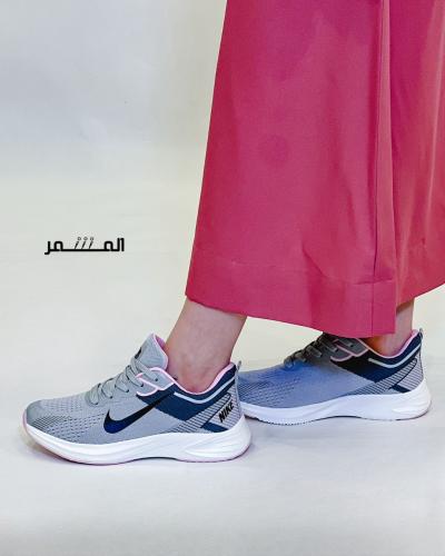 حذاء رياضي -نايك (رمادي فاتح - وردي)