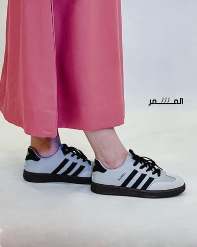 حذاء رياضي - أديداس (رمادي مخطط اسود)