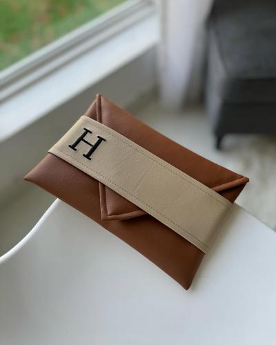 باوتش من الجلد البني بتطريز (H)