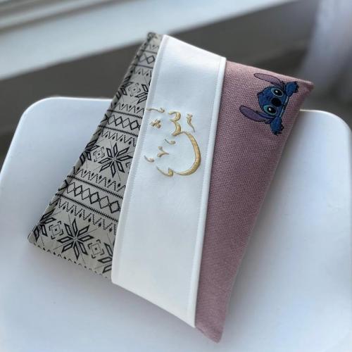 باوتش من الجلد الاسود وقطعة سدو أحمر مع تطريز من ا...