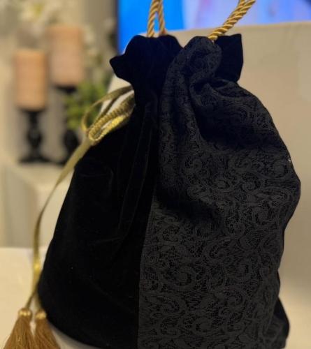 كيس عباية مخمل أسود مع قطعة بروكيد دانتيل