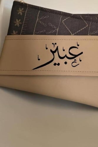 باوتش من الجلد الأرجواني