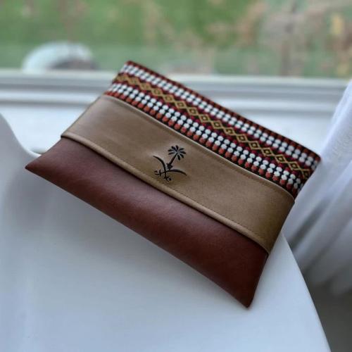 باوتش من الجلد بتطريز من اختيارك (سيفين ونخلة)