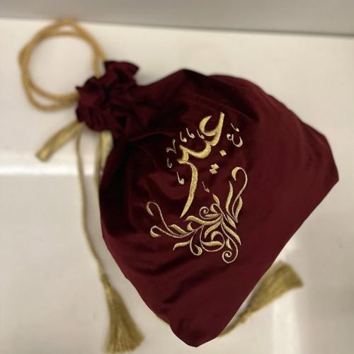 كيس عباية من المخمل بتطريز من اختيارك (عبير)