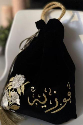 كيس عباية أسود تطريز دبل (وردة + اسم)