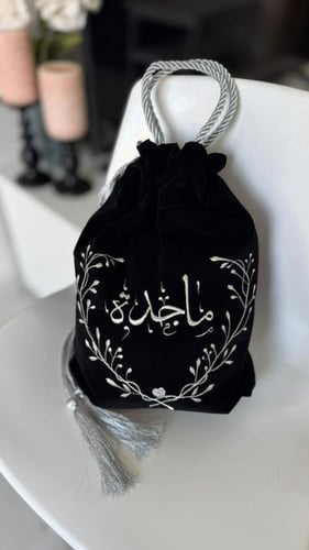 كيس عباية أسود تطريز دبل اطار واسم بمسكة فضية