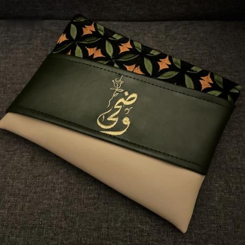 باوتش من الجلد بتطريز من اختيارك (وضحى)