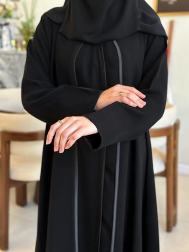 عبايه لمعه + طرحه + نقاب مجانا