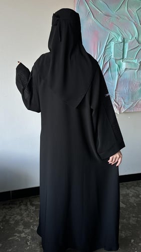 عبايه ميلا +طرحه ونقاب مجانا