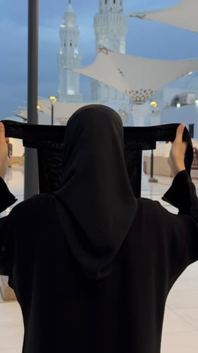 نقاب اراك ولا تراني