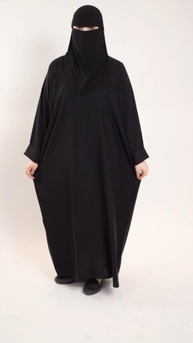 عباية فراشة ونصف سحاب