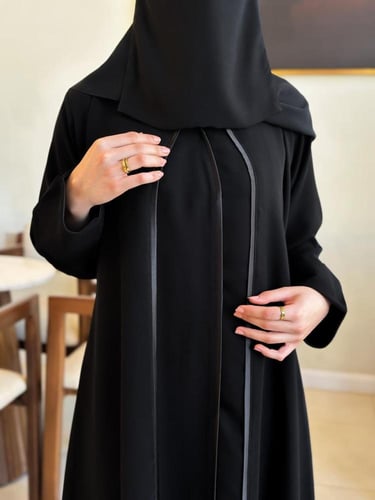 عبايه لمعه + طرحه + نقاب مجانا