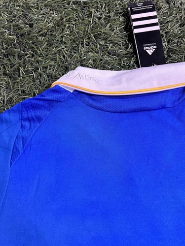 طقم تشلسي الخاص بنهائي دوري الابطال موسكو 2008