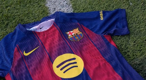 قميص برشلونه الاساسي الخاص بموسم 2025/2026