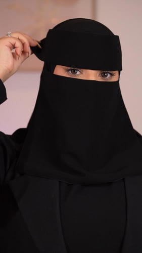 نقاب مبطن حرير أسود إسلامي (مشبك)