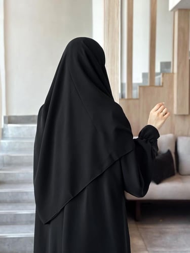 طرحة شيخة مخيطة