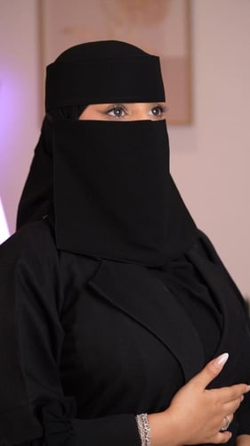 عدد ( 6 ) نقاب ملكي مبطن حرير أسود (ربطة)