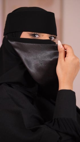 عدد (6) نقابات ملكية مبطن حرير أسود إسلامي (مشبك)