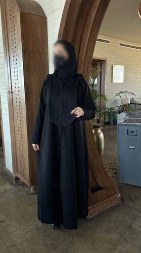 عباية سجى / رقمها 1102