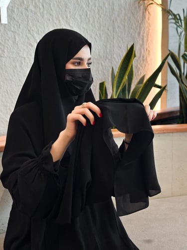 نقاب ملكي + طرحة من اختيارك