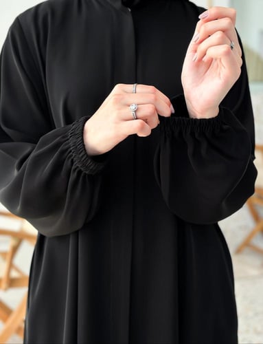 عباية عملية بسحاب وجيوب مخفية