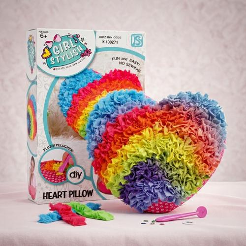 لعبة تطريز بالقماش على شكل قلب