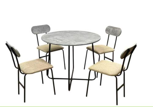 طقم طاولة طعام دائرية خشبية مع 4 كراسي لون رمادي*ب...