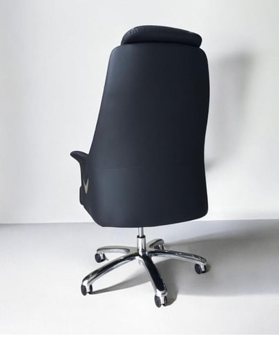 كرسي مكتب ظهر عالي جلد لون اسود مقدم من كاما