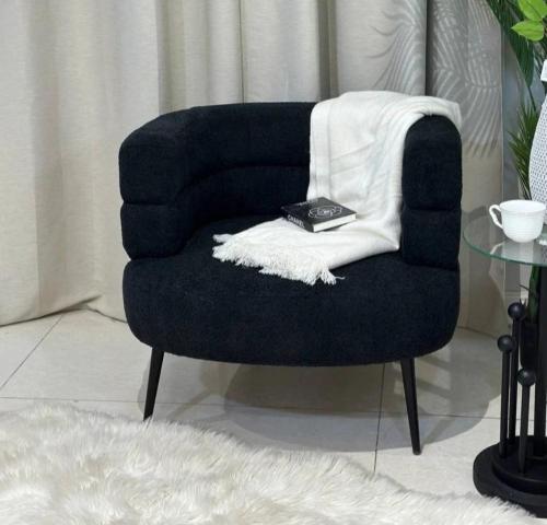 كرسي مفرد بوكلية اسود من كاما