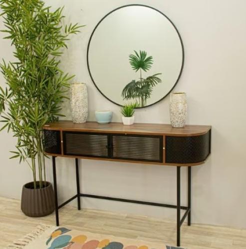 مدخل خشب مودرن بجوانب شبك معدني لون بني مقدم لكم م...