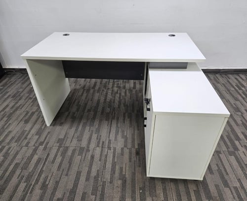 مكتب مودرن لون أبيض*رمادي مقاس 140 سم من كاما