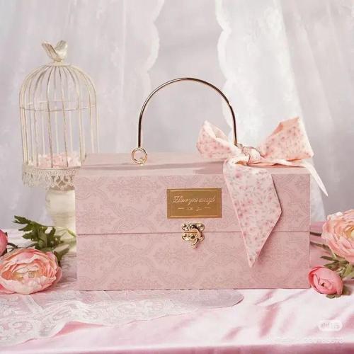Luxury gift box with iron handle